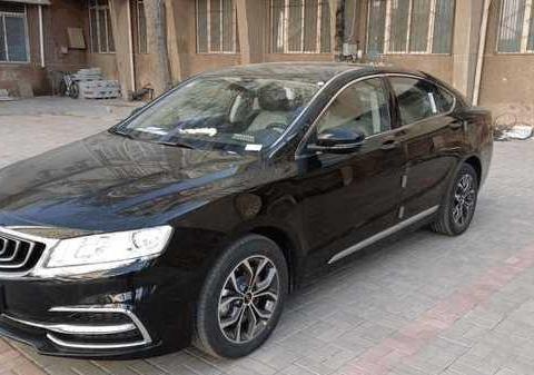 女子14万提吉利博瑞，2000公里后坦言：最满意的就是油耗了