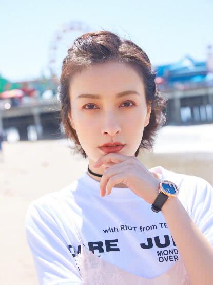 和李易峰潘玮柏的关系,吴昕终于回应了,想38岁