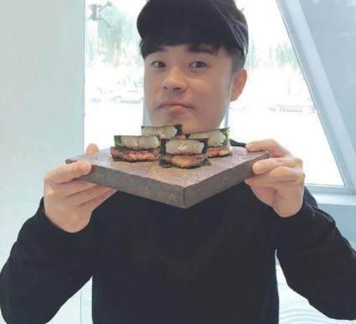 鹿晗工作餐节俭被赞,陈赫胖还吃得这么奢华,不担心身体吗?