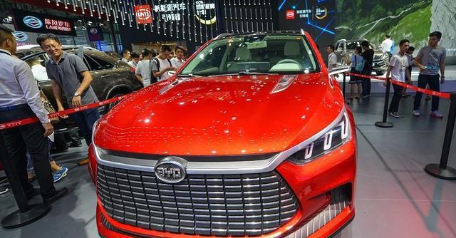 比亚迪就是不换车标! 新SUV帅的像Q7, 卖12万抢日韩系饭碗