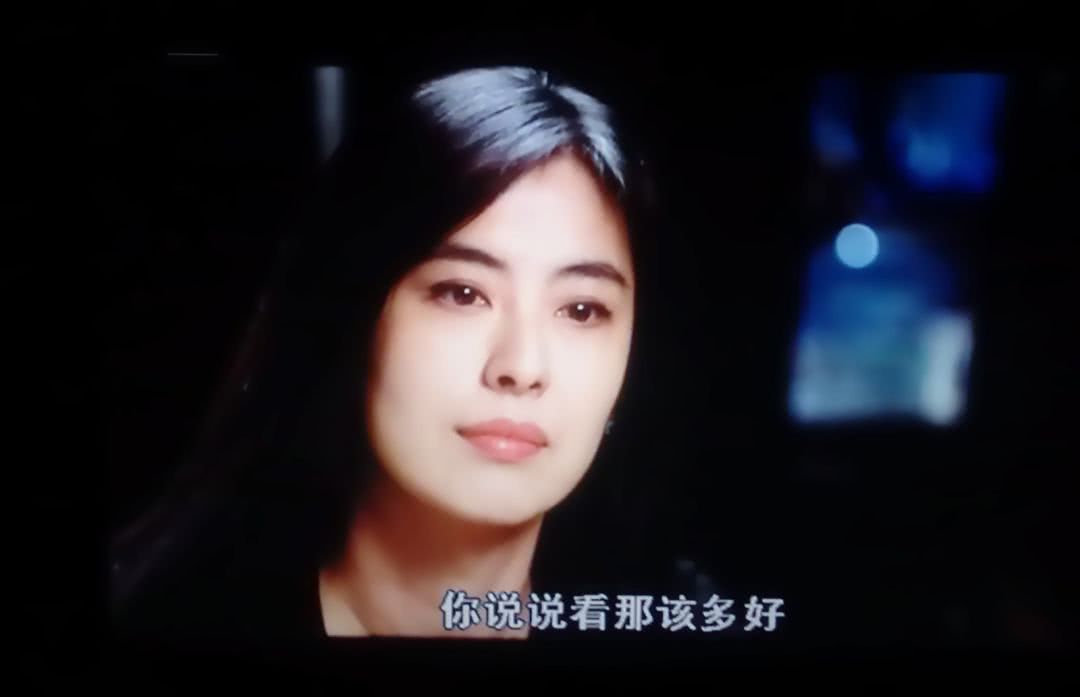 她90年代缴税1000万,为农村修马路,演技出色却