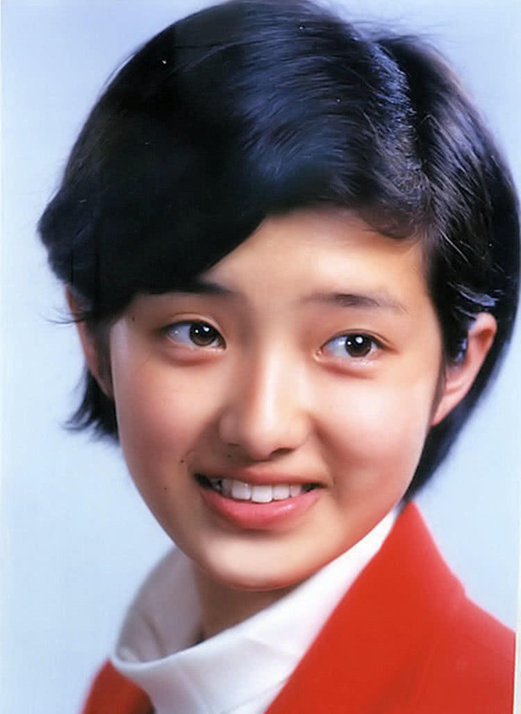 年轻时候的山口百惠竟然这么美,不愧是日本樱花女神!