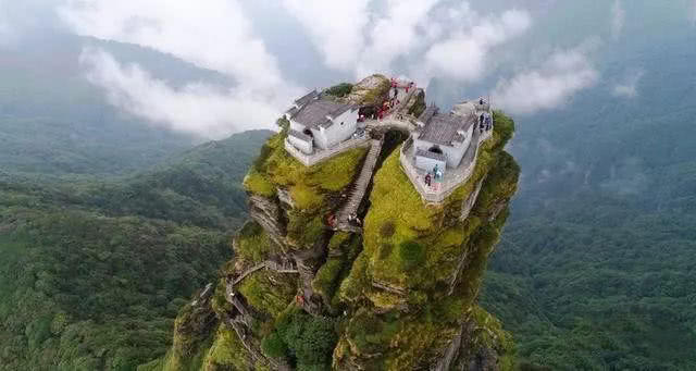 这个“天空之城”在2336米海拔的梵净山金顶，你敢爬上去吗?