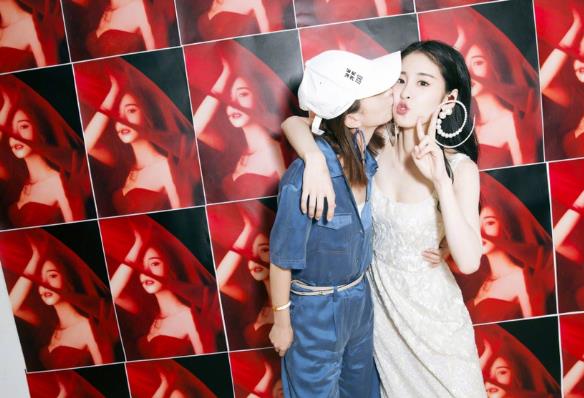 画风诡异!王力宏演唱会宋小宝惊喜现身，直言听着力宏的歌长大的