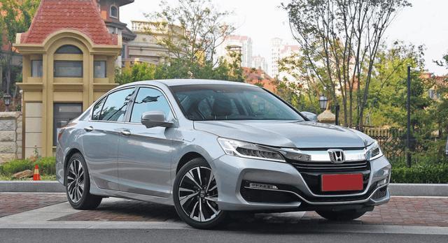 本田雅阁轿车，装备自主研发的10AT变速箱，外形炫酷如超跑！