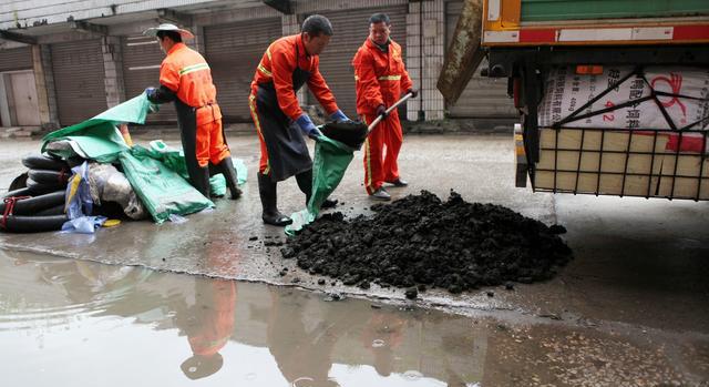 如果化粪池炸了,会发生什么事呢?可能不只是激起民粪啊!