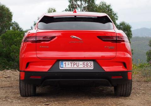 后备箱里面安装尾灯是为何？原因竟如此简单！