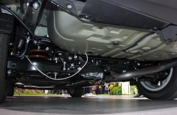 没白等,换新车标后比保时捷有逼格,17万入华,买