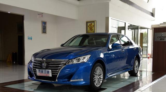 新款丰田-皇冠霸气来袭，性价比高，舒适性打满分，你有心动吗