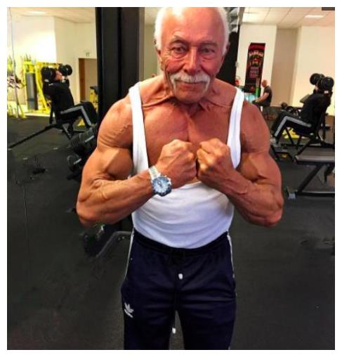 70多位大爷在健身房泡到年轻女孩,相处了两个