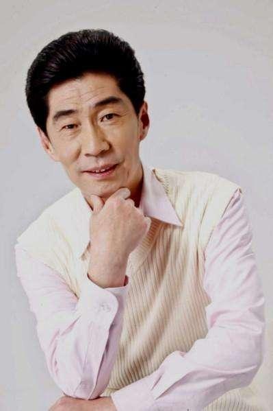 国家一级演员，曾为了两毛五出场费被人瞧不起，周立波也不敢惹