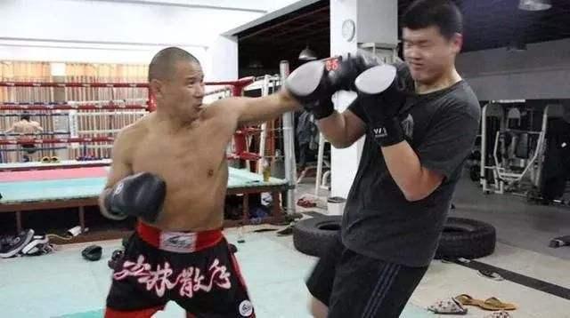 徐晓东讽刺挑战少林实战第一人，释延孜大怒：你若敢我应战！