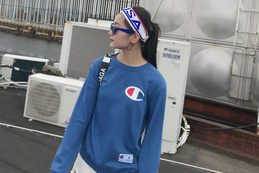champion胸口大冠军logo刺绣卫衣让你随心搭配!