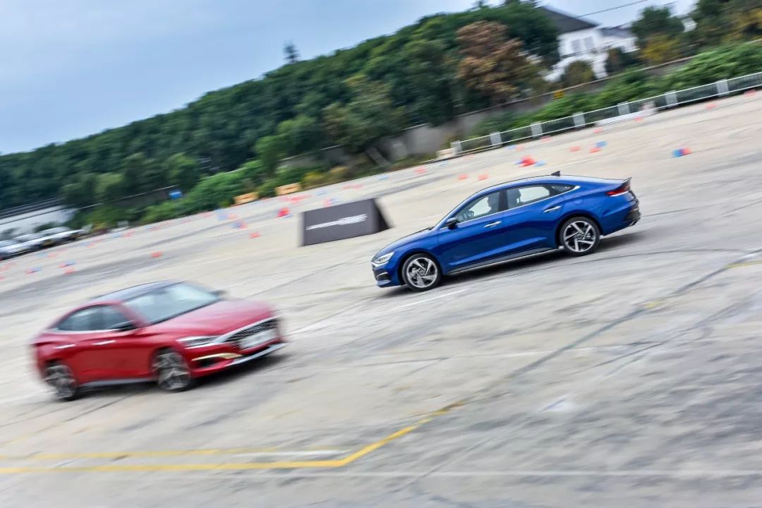 这款车直线加速赢了思域凌渡,它会成为性能家
