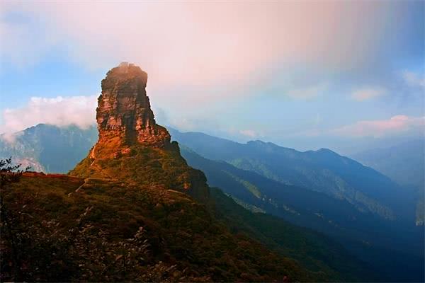 这个“天空之城”在2336米海拔的梵净山金顶，你敢爬上去吗？