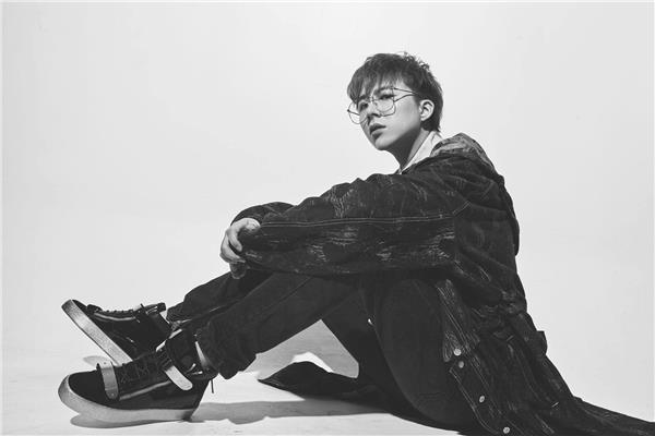 抖音男神摩登兄弟点赞破亿 献唱电影主题曲《