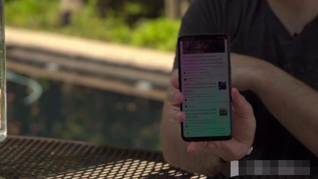 老外测试一加手机6的防水性能 这结果没毛病