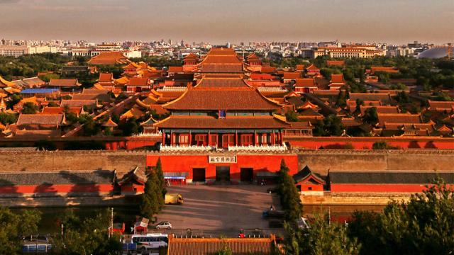 花费30亿复制故宫,炸毁13座山头!如今门票收入