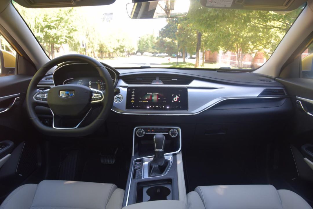 10万元家轿新颜王，静态体验吉利缤瑞