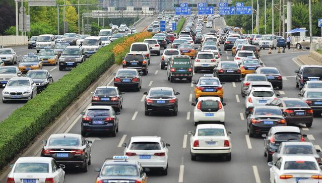 北京三百万人参与8月普通小客车指标摇号,新能