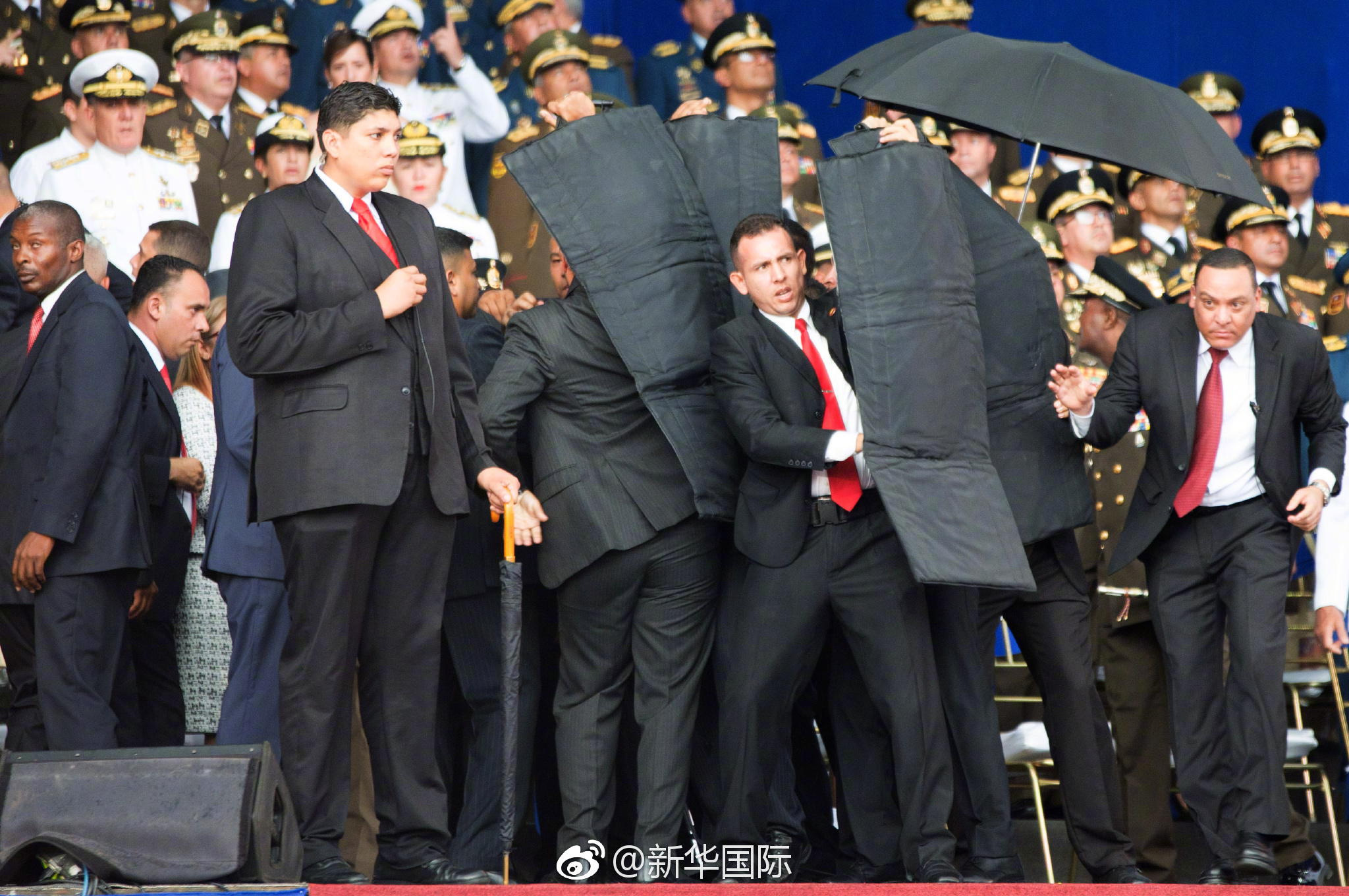 委内瑞拉总统遇袭事件7人受伤 马杜罗:是极右