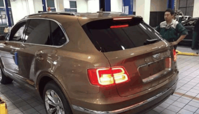 老板豪掷400万购得宾利添越, 却说内饰还不如100万的保时捷卡宴