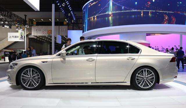 这车价钱比A6便宜, 尺寸比A6大, 配自动泊车和电吸门