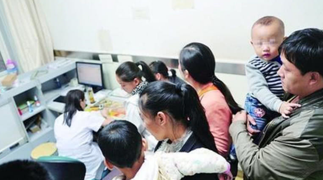 4岁小姑娘内裤上有黄褐色分泌物,诊断后大夫斥