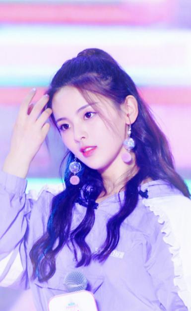 媒体采访杨超越爸爸,毫无道德底线,网友:做个人