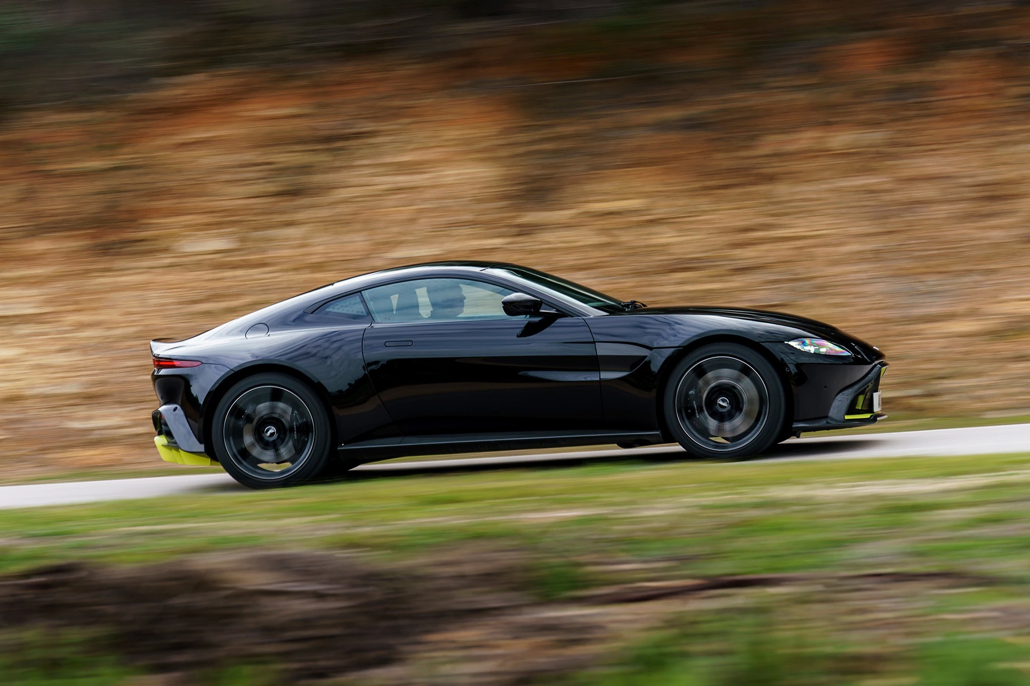 2019 阿斯顿马丁 Aston Martin V8 Vantage_新浪看点