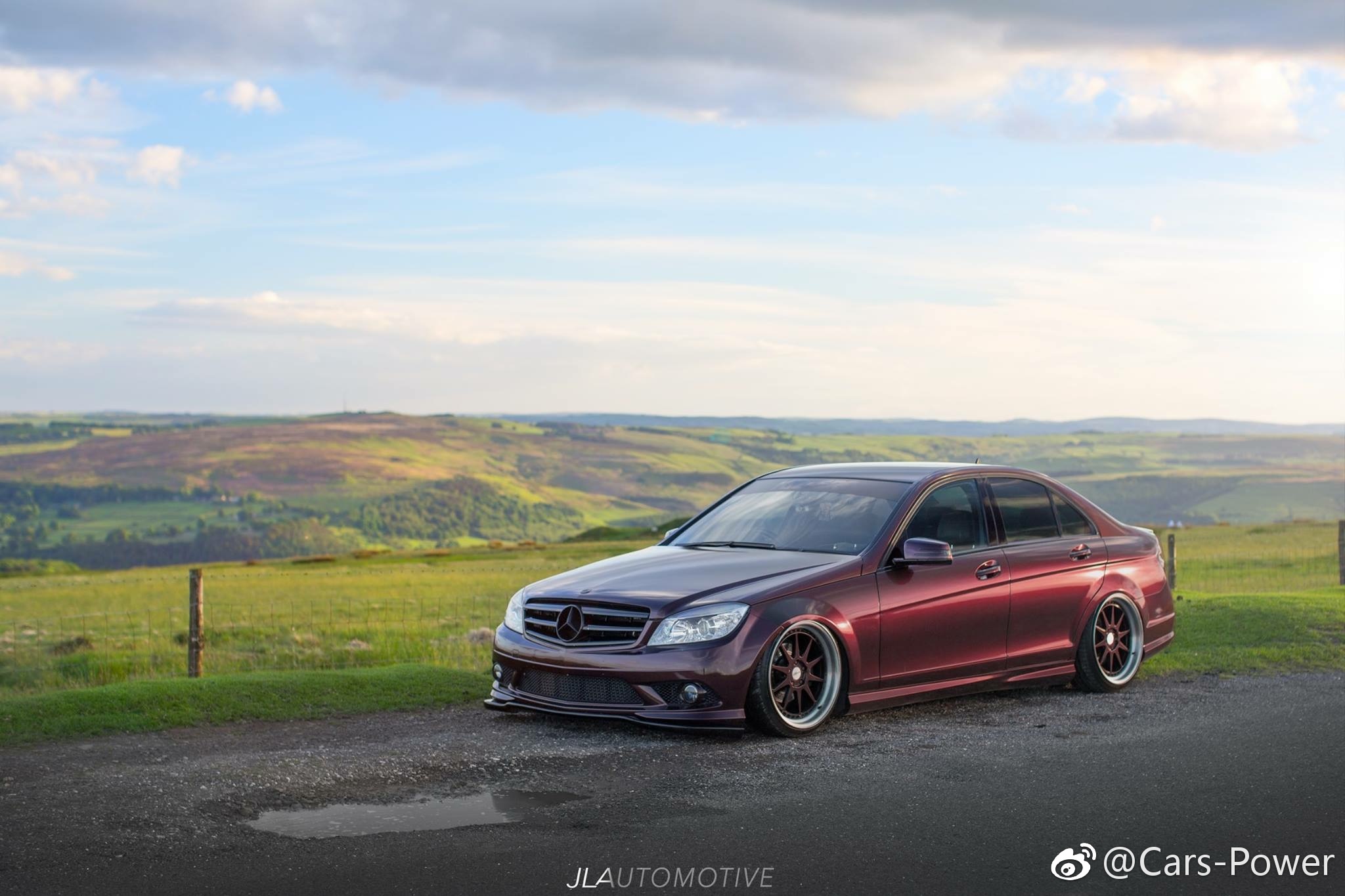 玩姿态的奔驰C级 W204