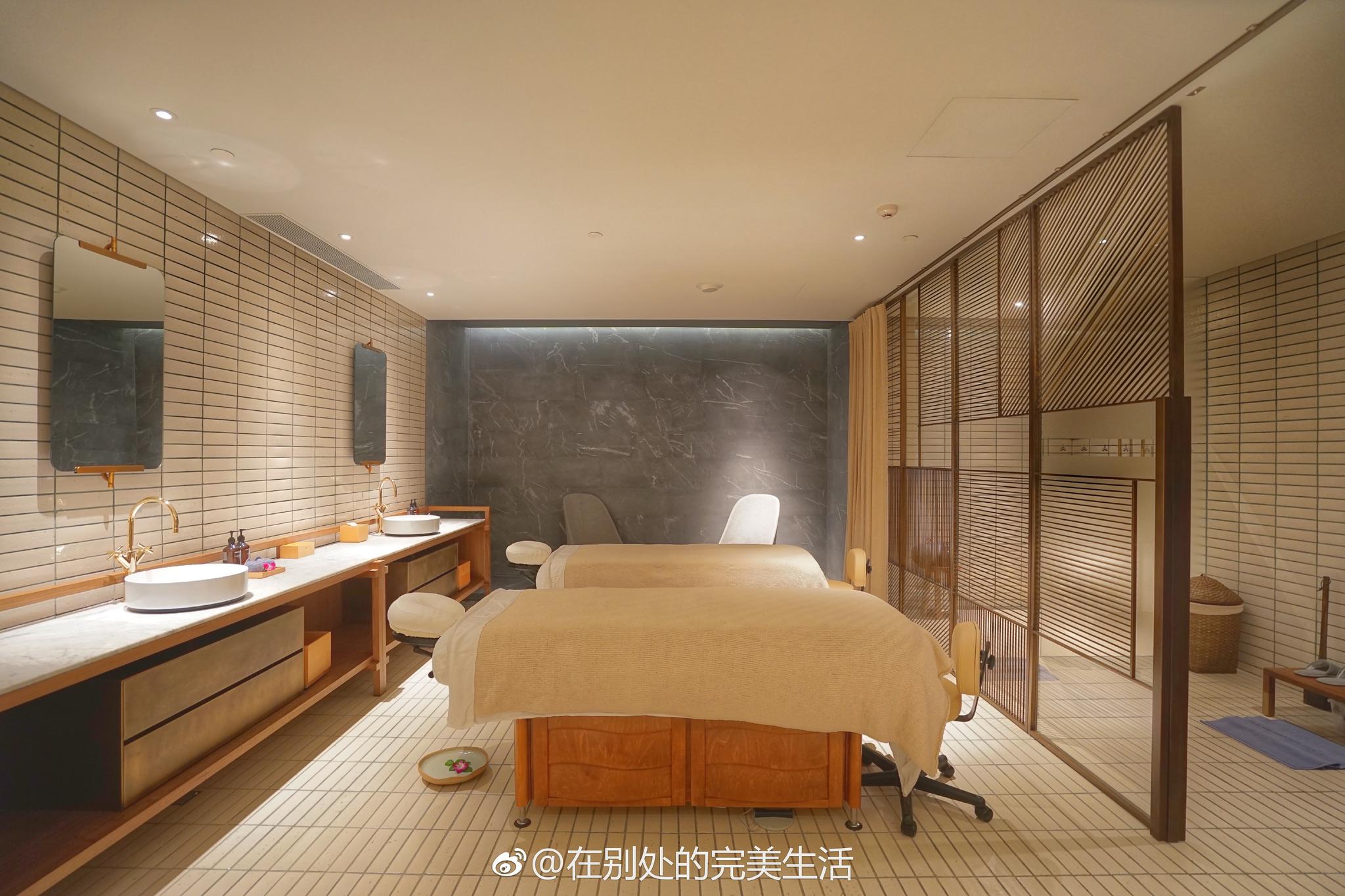 拥有24小时开放的健身中心面积达198平方米