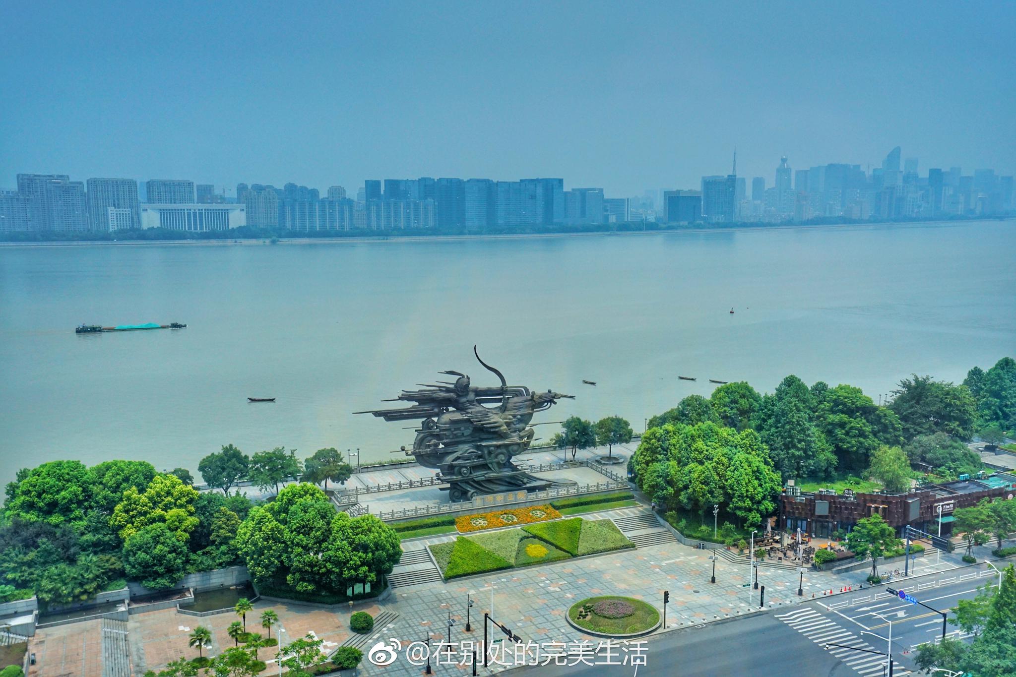 @杭州滨江银泰喜来登大酒店 的行政酒廊为入