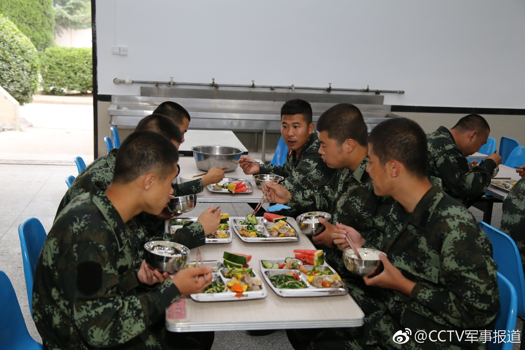 武警渭南支队喜迎2018年度首批新兵入营