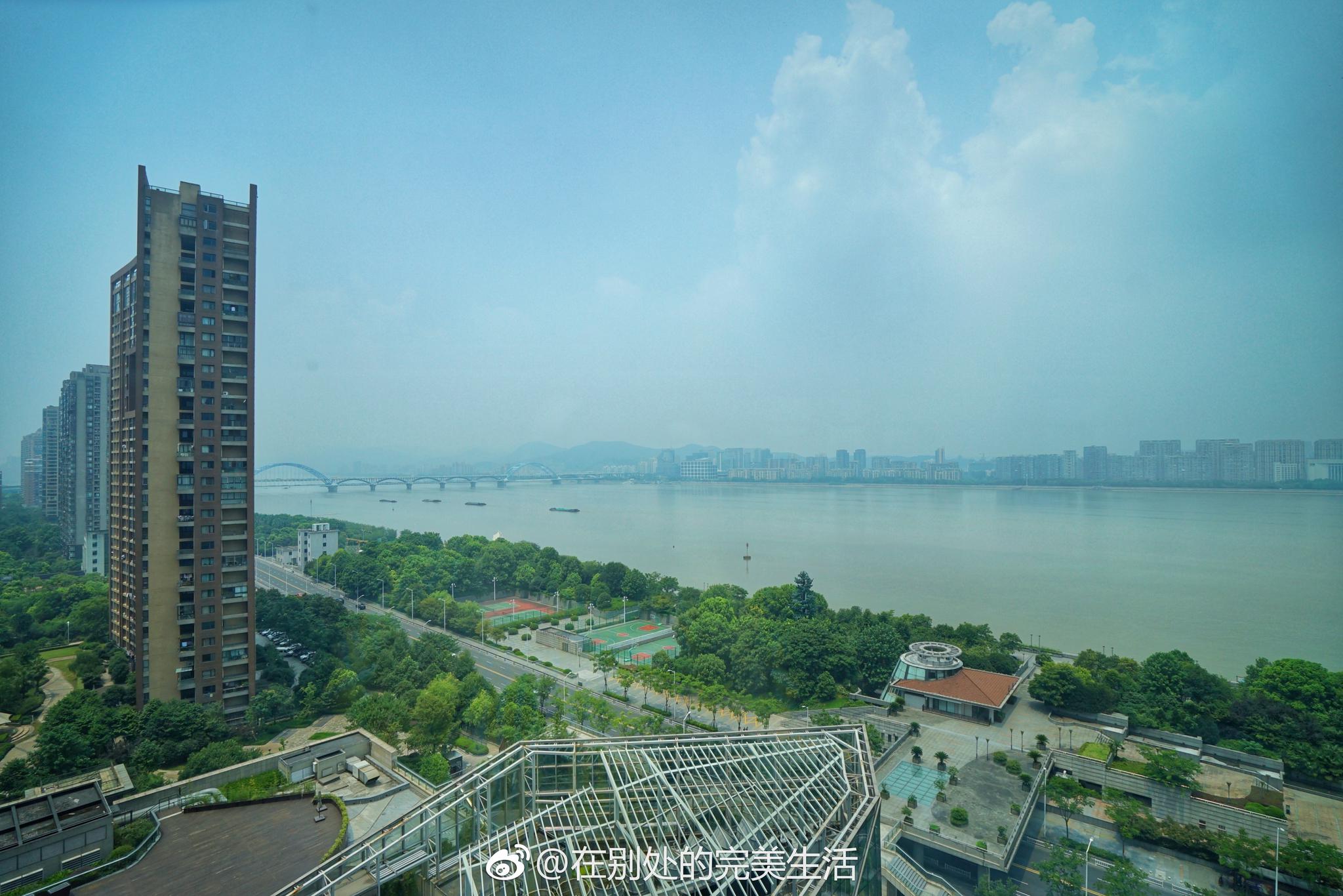 @杭州滨江银泰喜来登大酒店 的行政酒廊为入