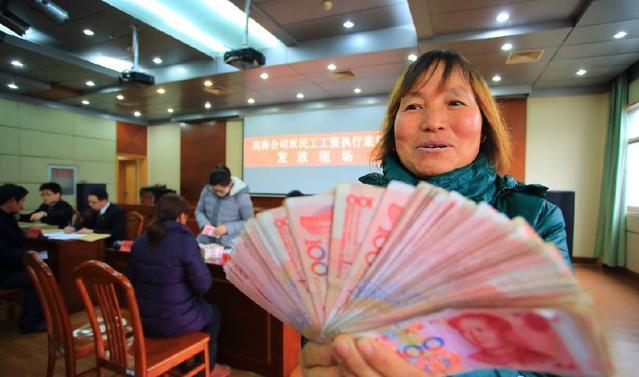 50岁女职工,社保没交够15年,允许退休领养老金