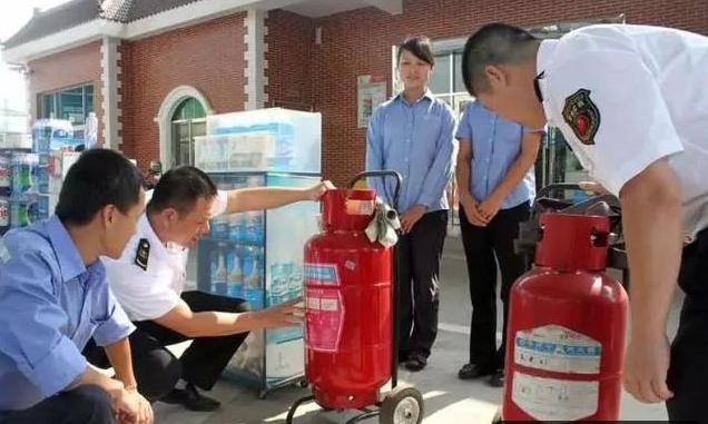 私营加油站4块多一升，中石化7块，区别在哪？内行人说了实话
