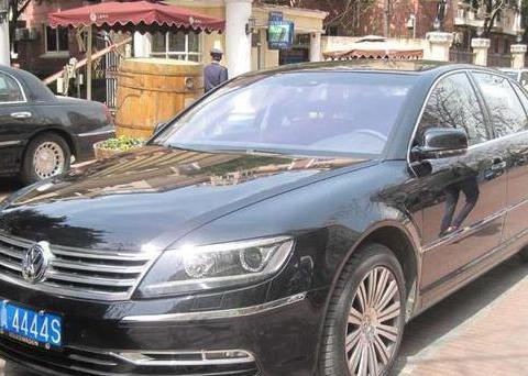 全球只有一辆的顶级大众辉腾, 车牌号不讨人喜欢, 车子却是无价的