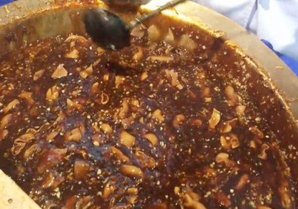 20岁小伙子卖小吃, 一天赚5000元, 顶上班族一