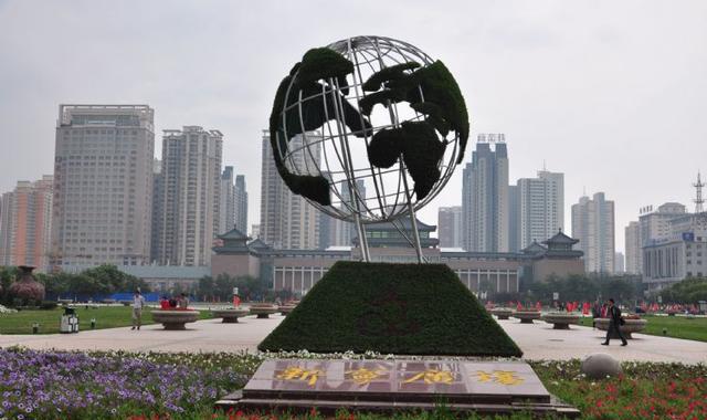 青海省有位城市,少数民族很多,50万是外来人口