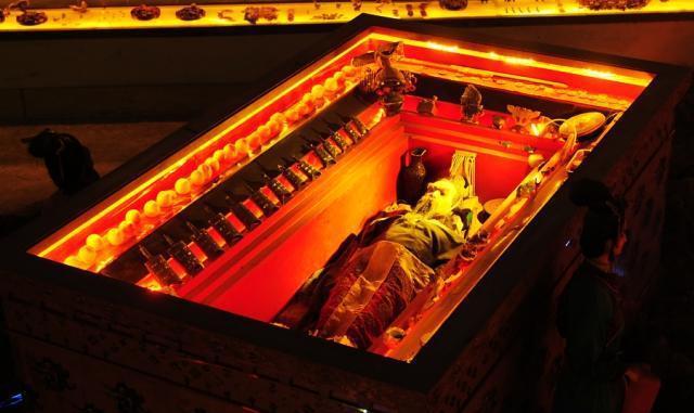 秦始皇陵第六谜团:始皇棺椁 陵墓尚且如此恢弘,我们可以想象,一代