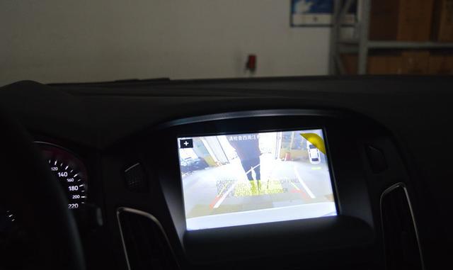 17款全新福克斯加装原厂倒车影像，电脑完美编程匹配