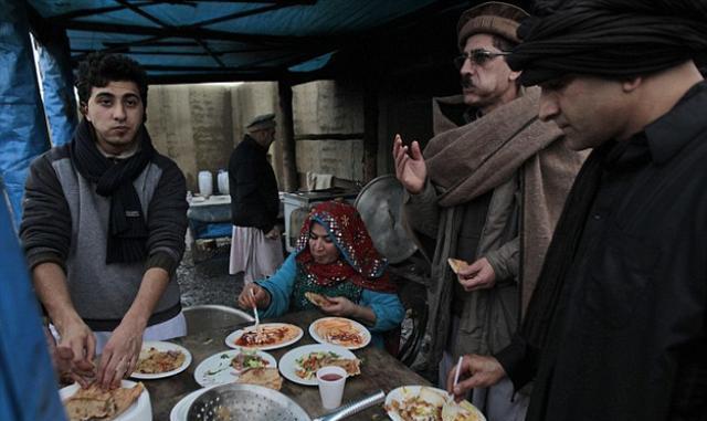看到阿富汗的美食和吃饭风俗,一般人接受不了