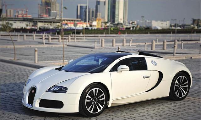 中国土豪和迪拜大亨上演斗富大戏，只为这辆白金超跑！