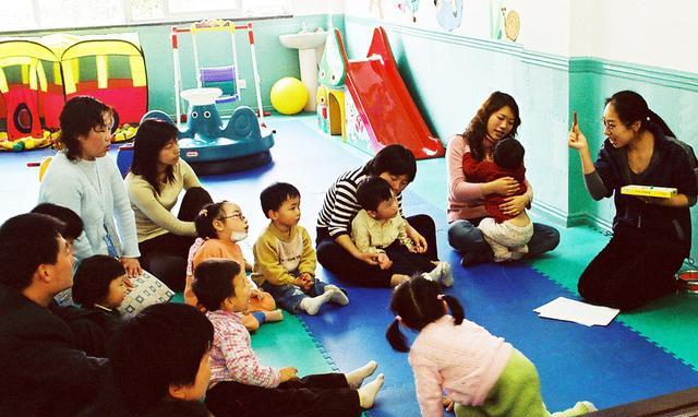 宝宝刚两岁多就上幼儿园, 一年后孩子性情变化
