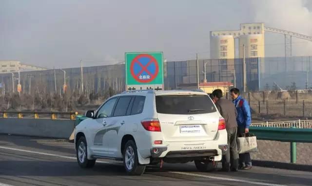 车内有人,违章停车就不会被贴条?