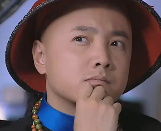 在徐峥的成名作《李卫当官》中居然有赵丽颖的身影,而且还是女主