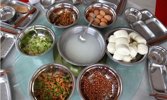 公司伙食四素两荤,员工辞职提的建议,老板次日