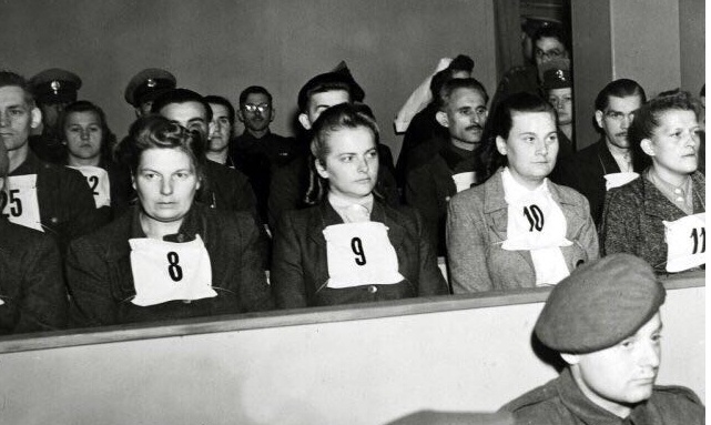 二战女魔头,为何要对女囚身体部位下毒手,临死