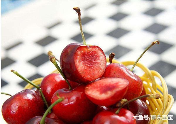 孕妇每天都吃车厘子和蓝莓, 看到出生后的孩子